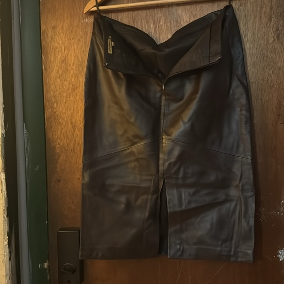 REM Garson - Picture 3 of 3